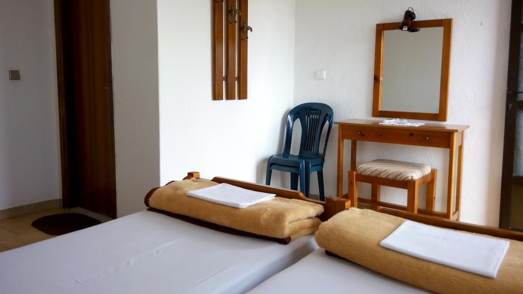 Gorgona Rooms Alikí エクステリア 写真