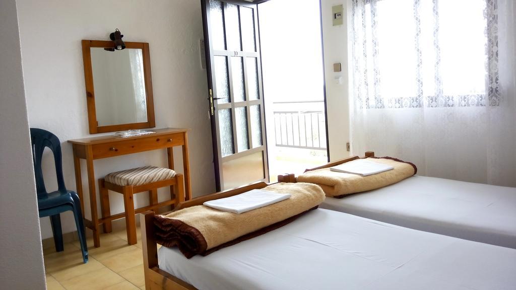 Gorgona Rooms Alikí エクステリア 写真