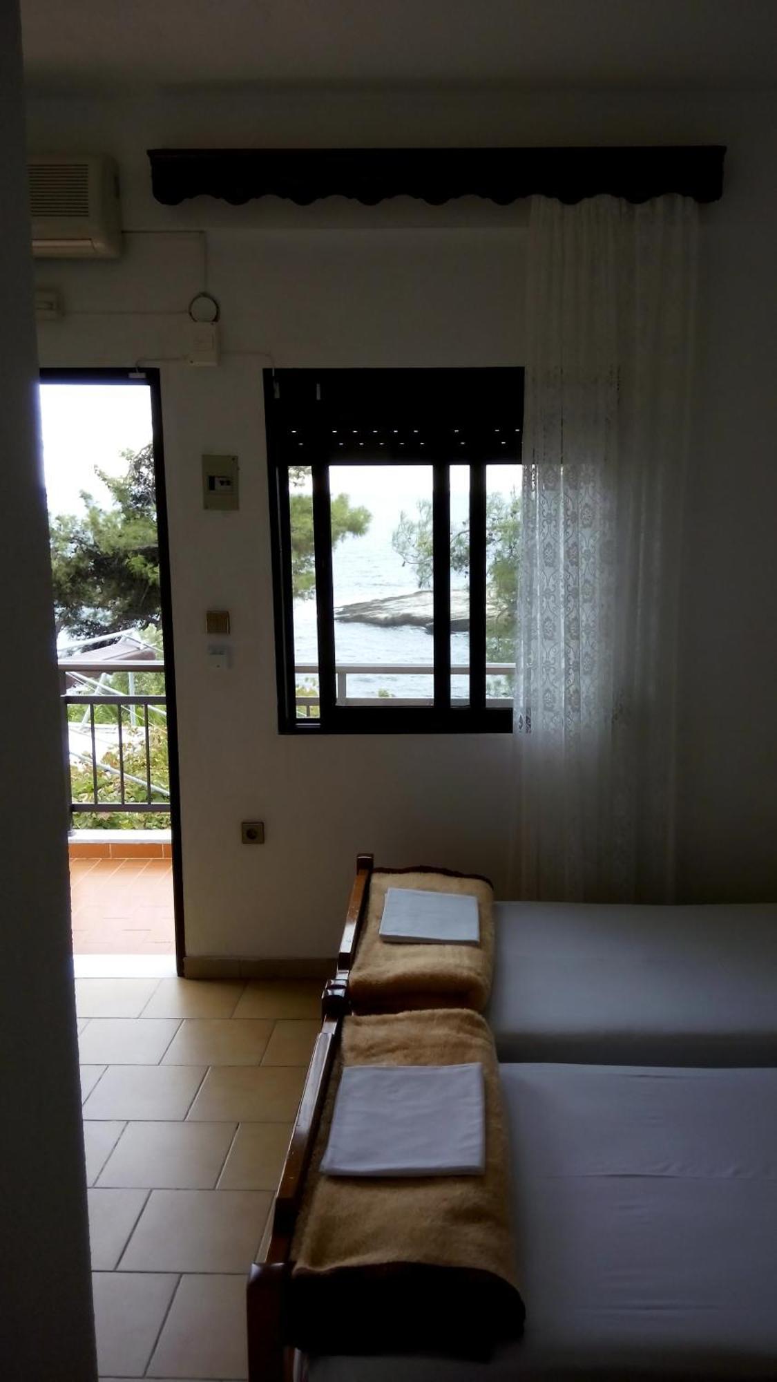 Gorgona Rooms Alikí エクステリア 写真