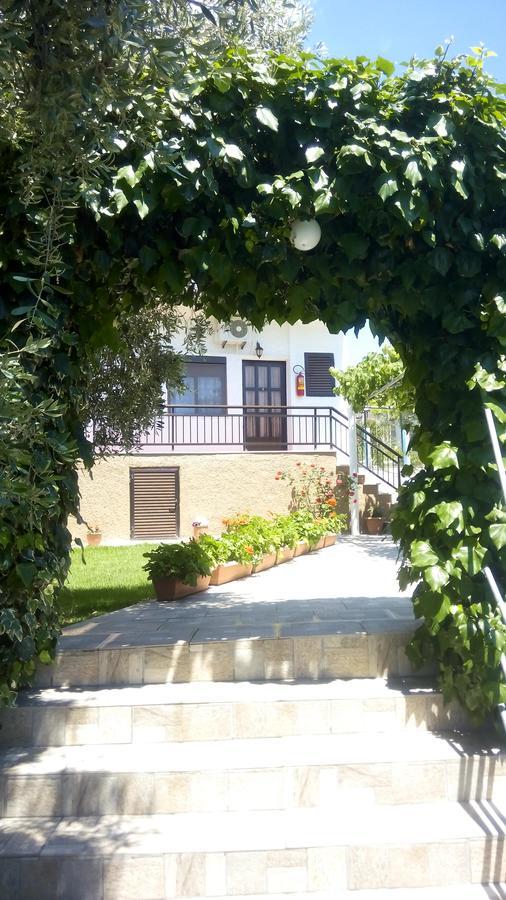 Gorgona Rooms Alikí エクステリア 写真