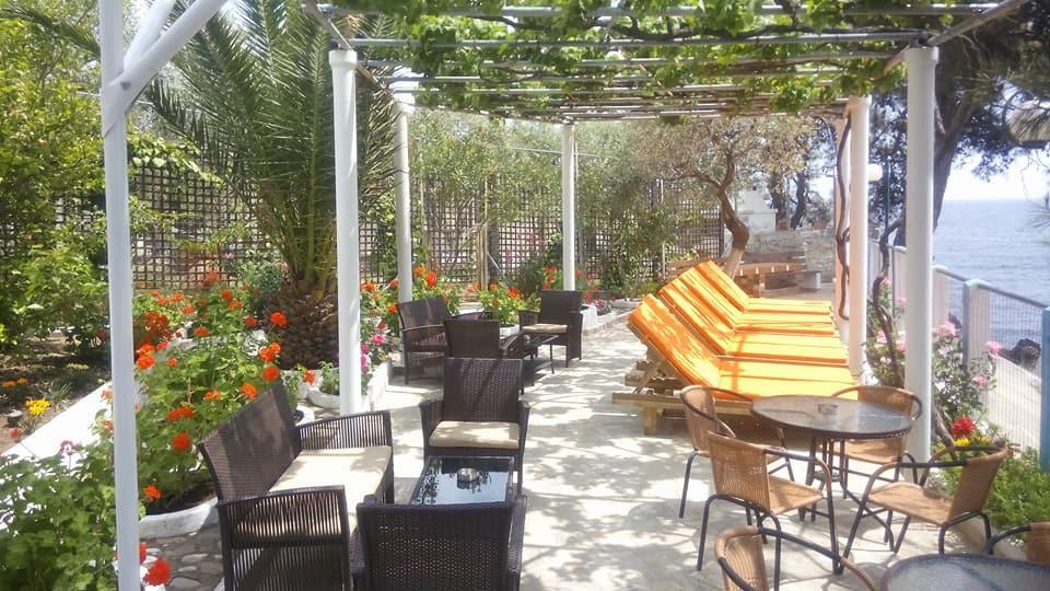 Gorgona Rooms Alikí エクステリア 写真