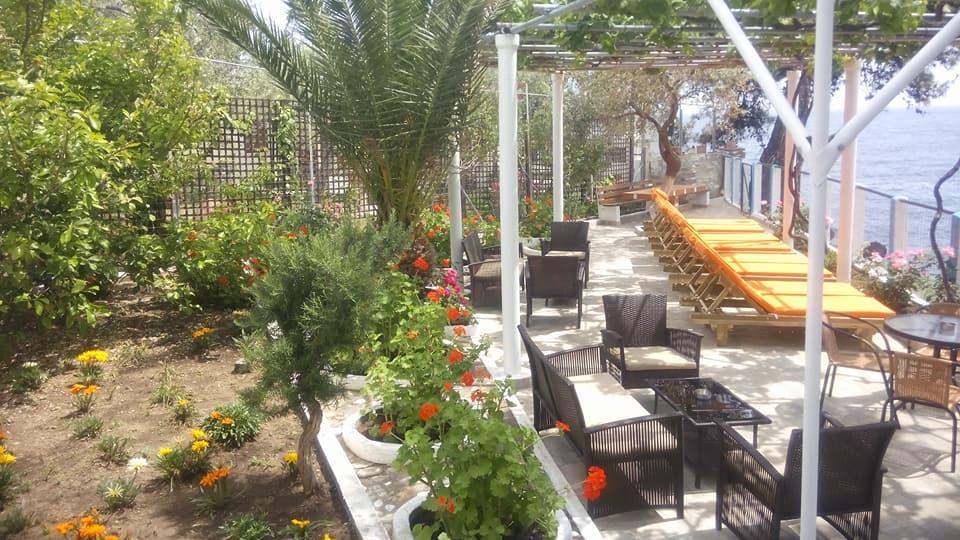 Gorgona Rooms Alikí エクステリア 写真