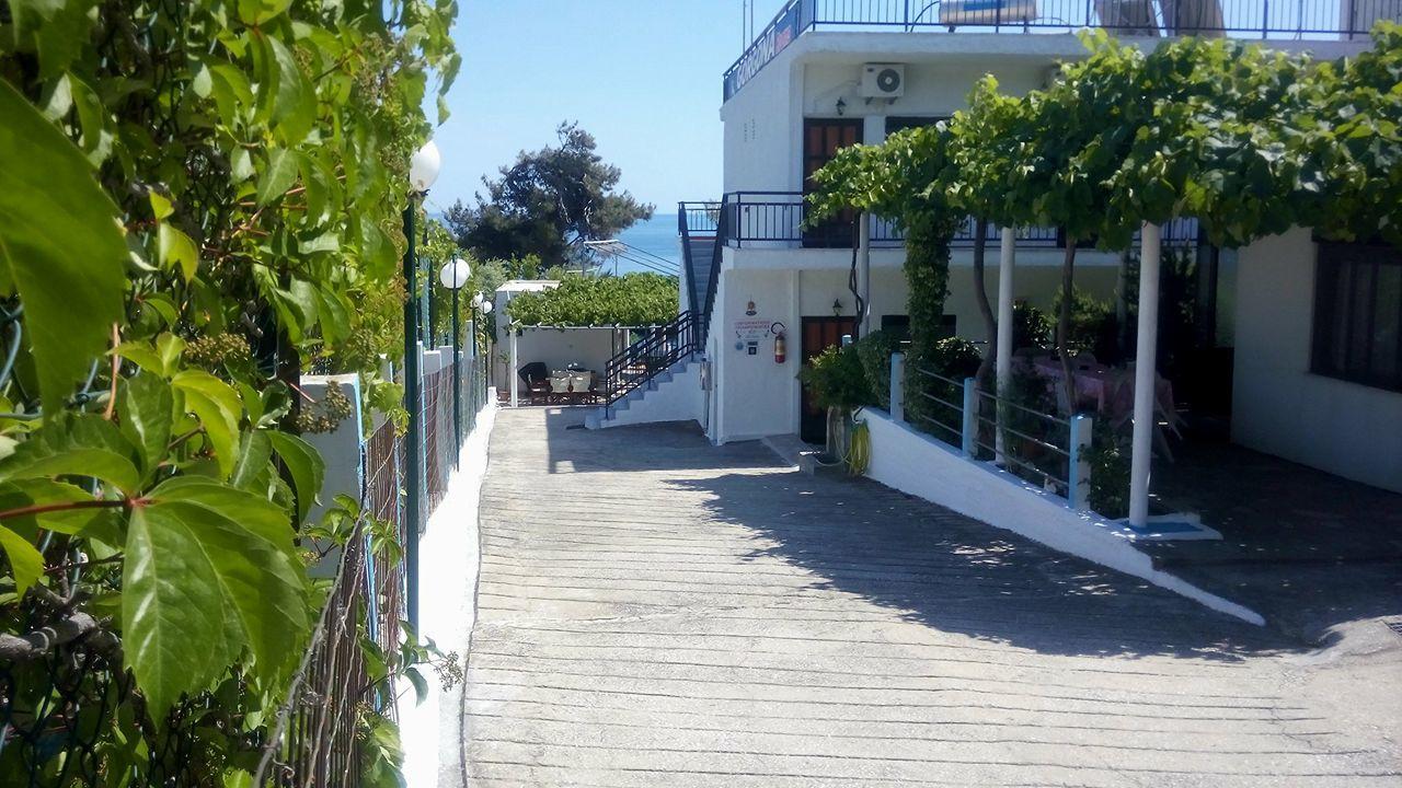 Gorgona Rooms Alikí エクステリア 写真